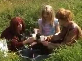 Русские кроссдрессеры 8 На природе с двумя трансами